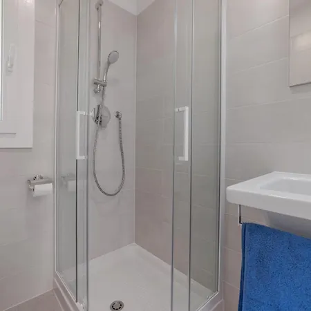 2 Bedroom Cozy In Holiday home Deiva Marina