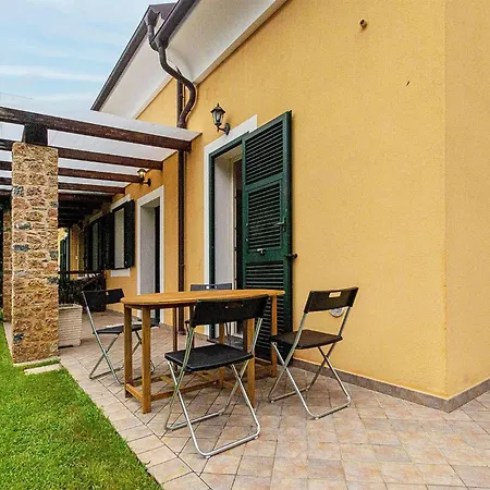 2 Bedroom Cozy In * Cisano sul Neva