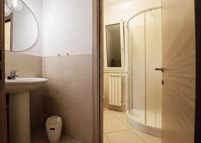 2 Bedroom Cozy In Feriehus Cisano sul Neva